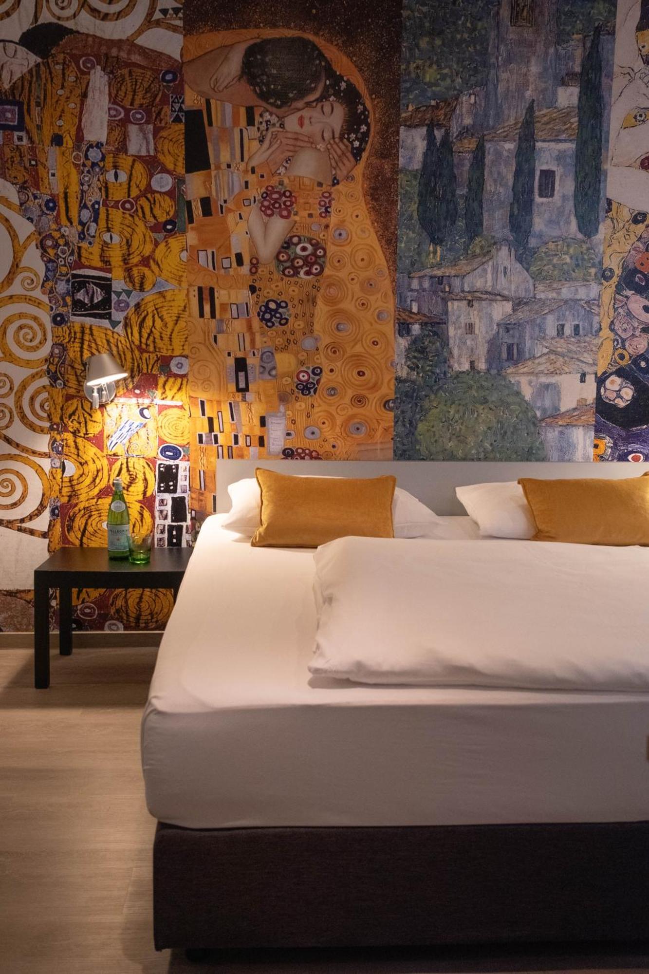 Hotel Ottheinrich ไวน์ไฮม์ ภายนอก รูปภาพ