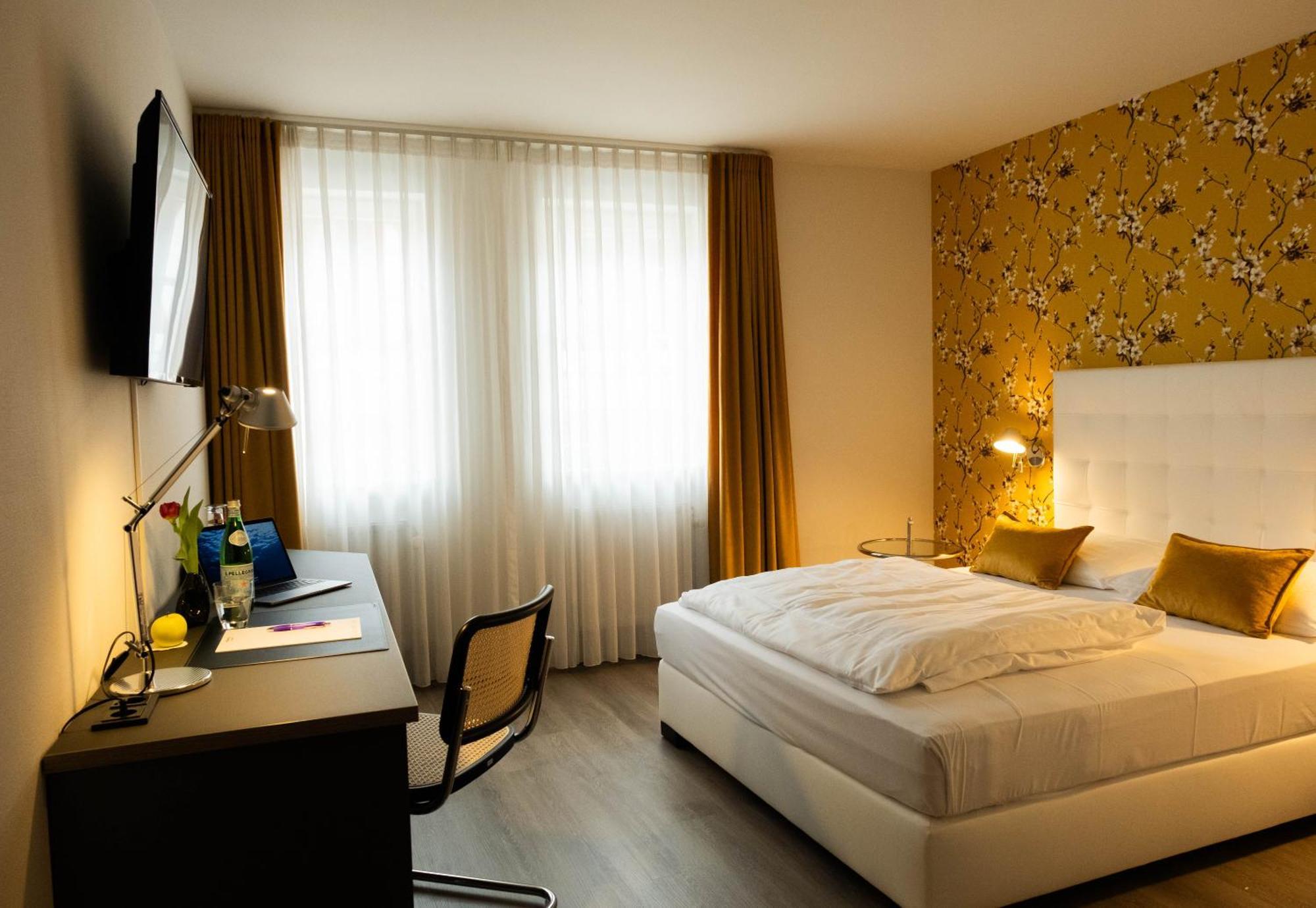 Hotel Ottheinrich ไวน์ไฮม์ ภายนอก รูปภาพ
